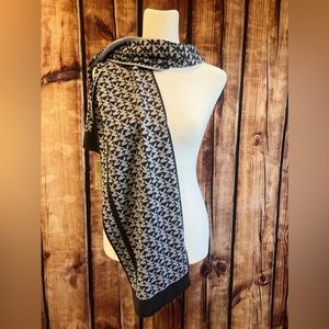 NWT Michael Kors Scarf, Grey, 64x10